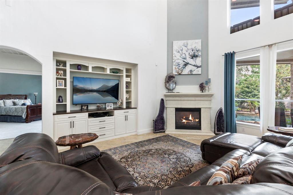 99 W Hullwood Circle