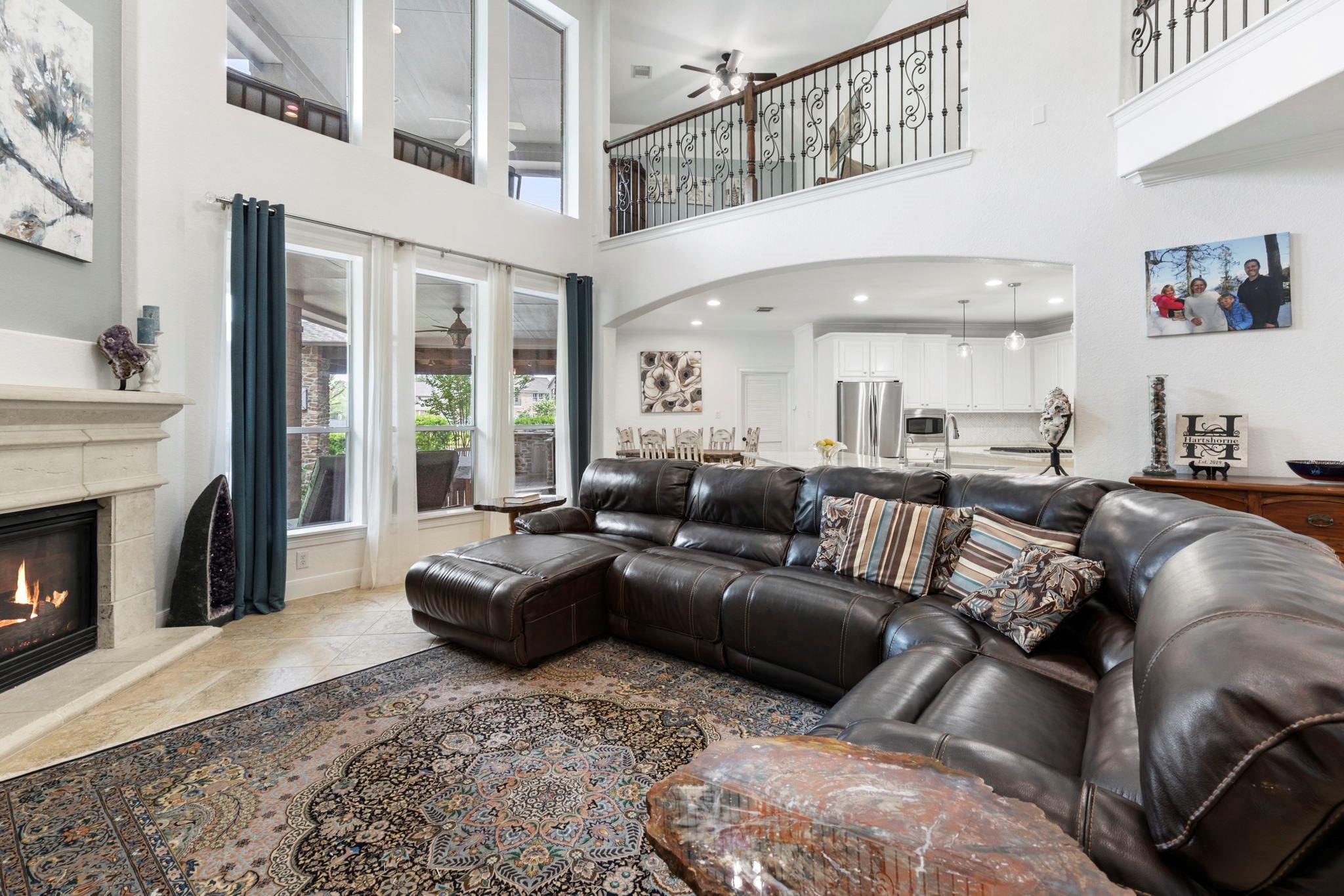 99 W Hullwood Circle