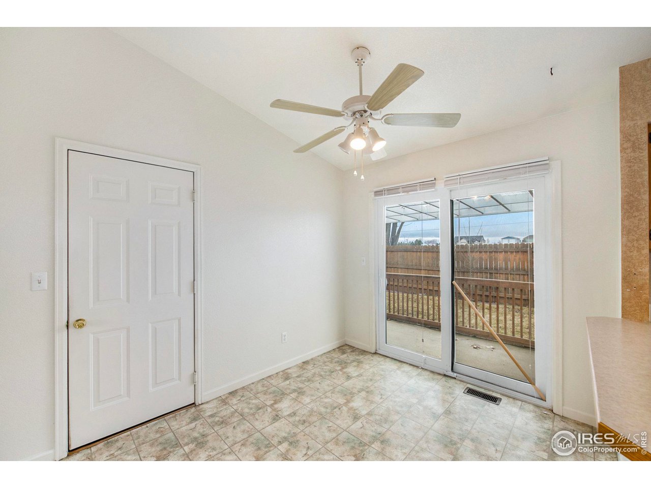 4751 Kings Canyon Dr