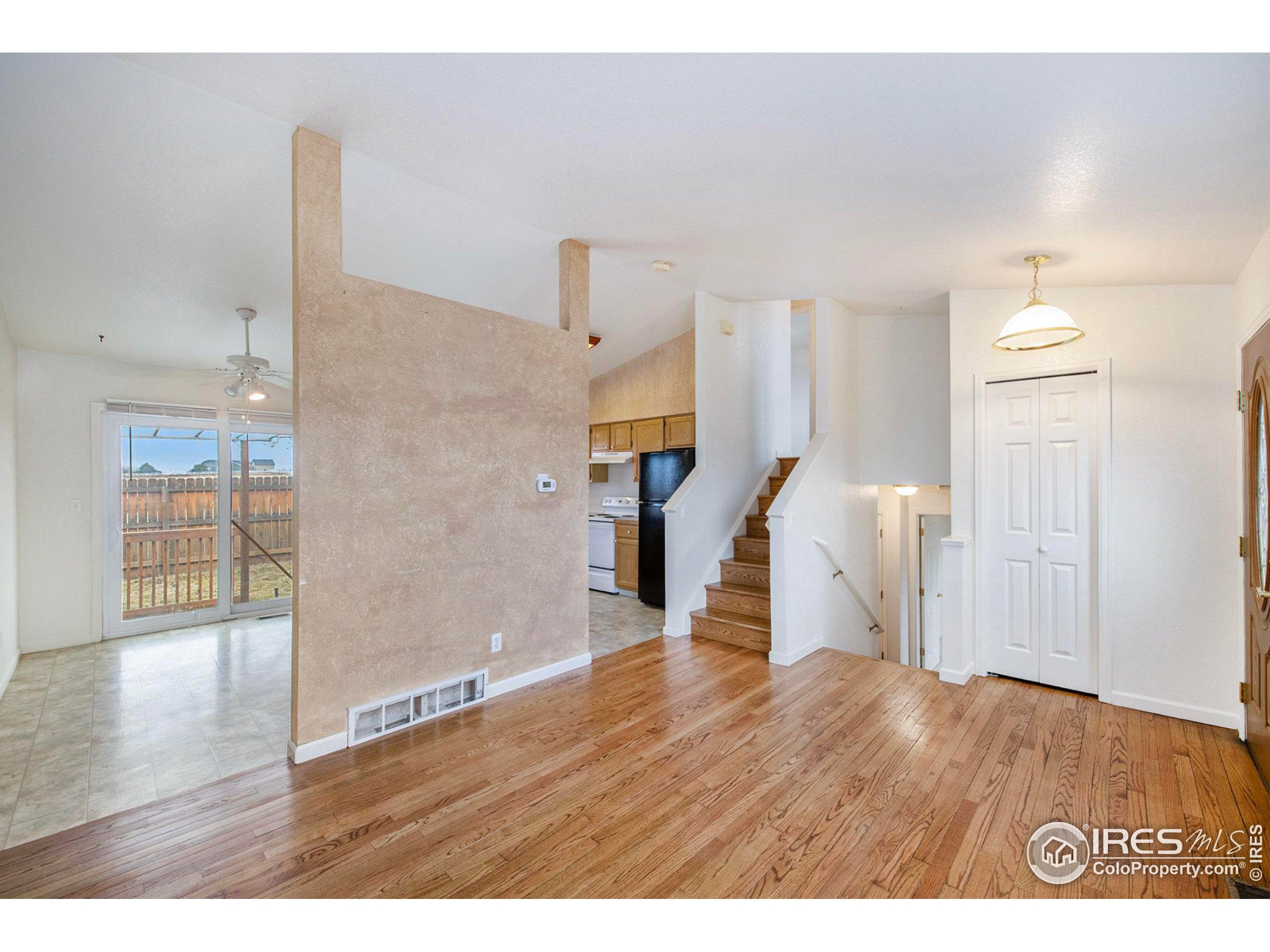 4751 Kings Canyon Dr