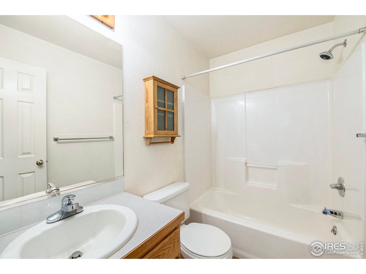 4751 Kings Canyon Dr