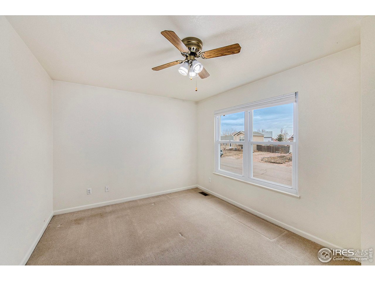 4751 Kings Canyon Dr