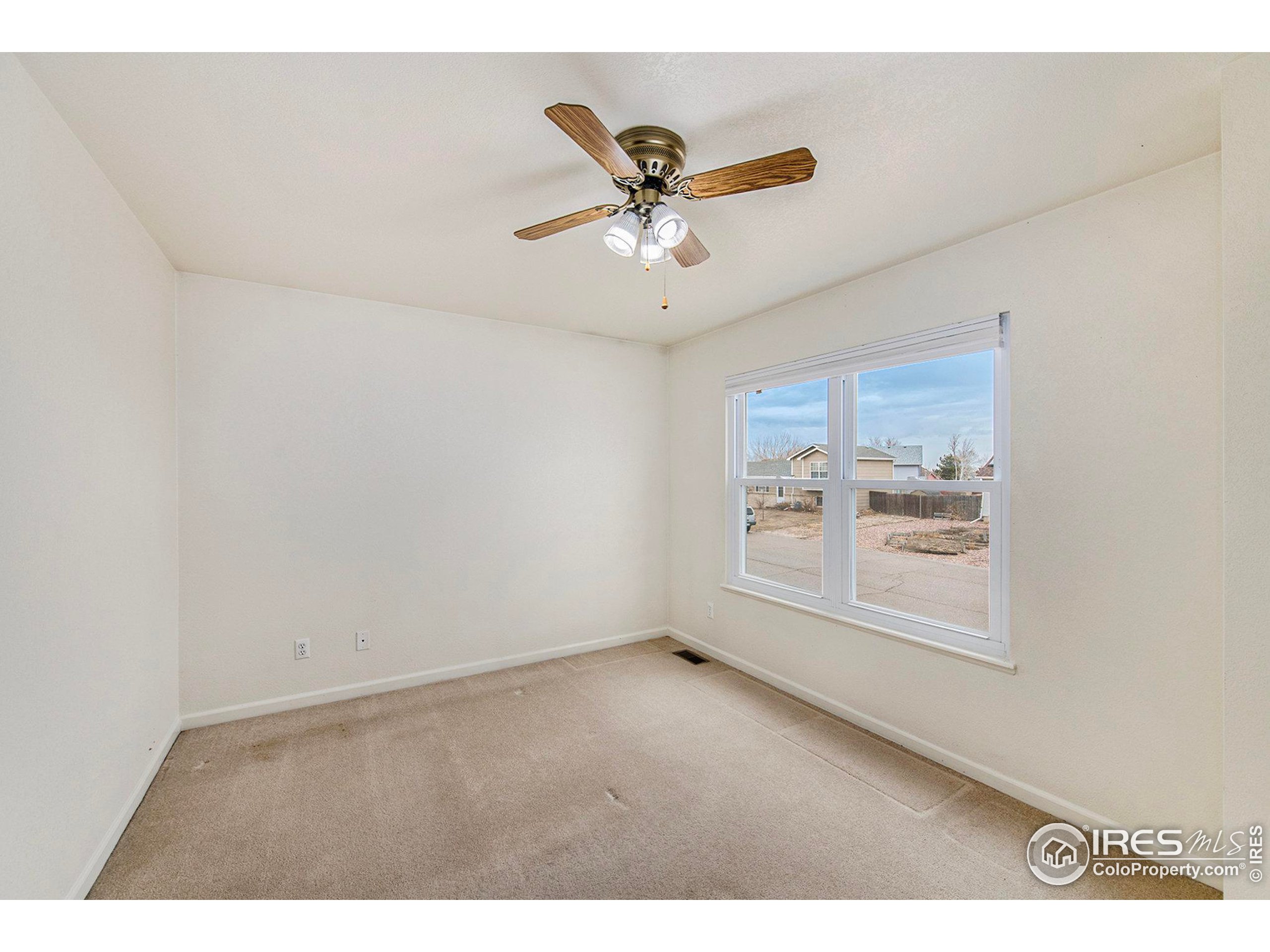 4751 Kings Canyon Dr