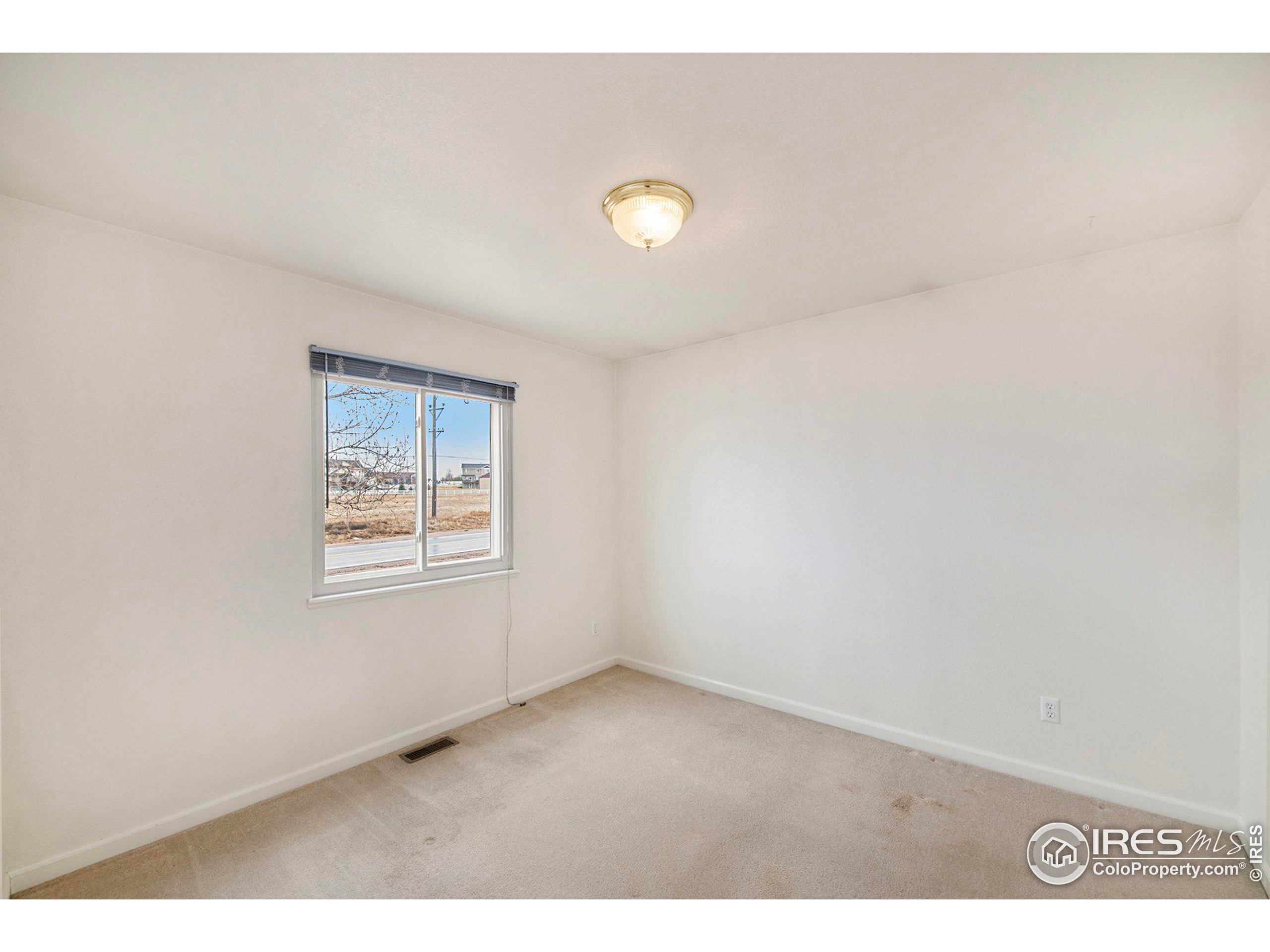 4751 Kings Canyon Dr