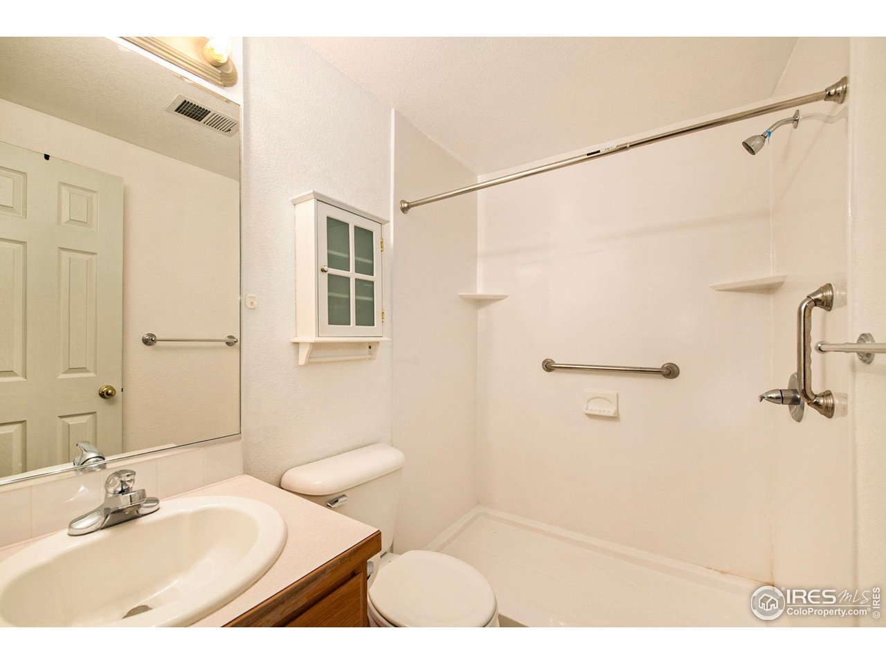 4751 Kings Canyon Dr