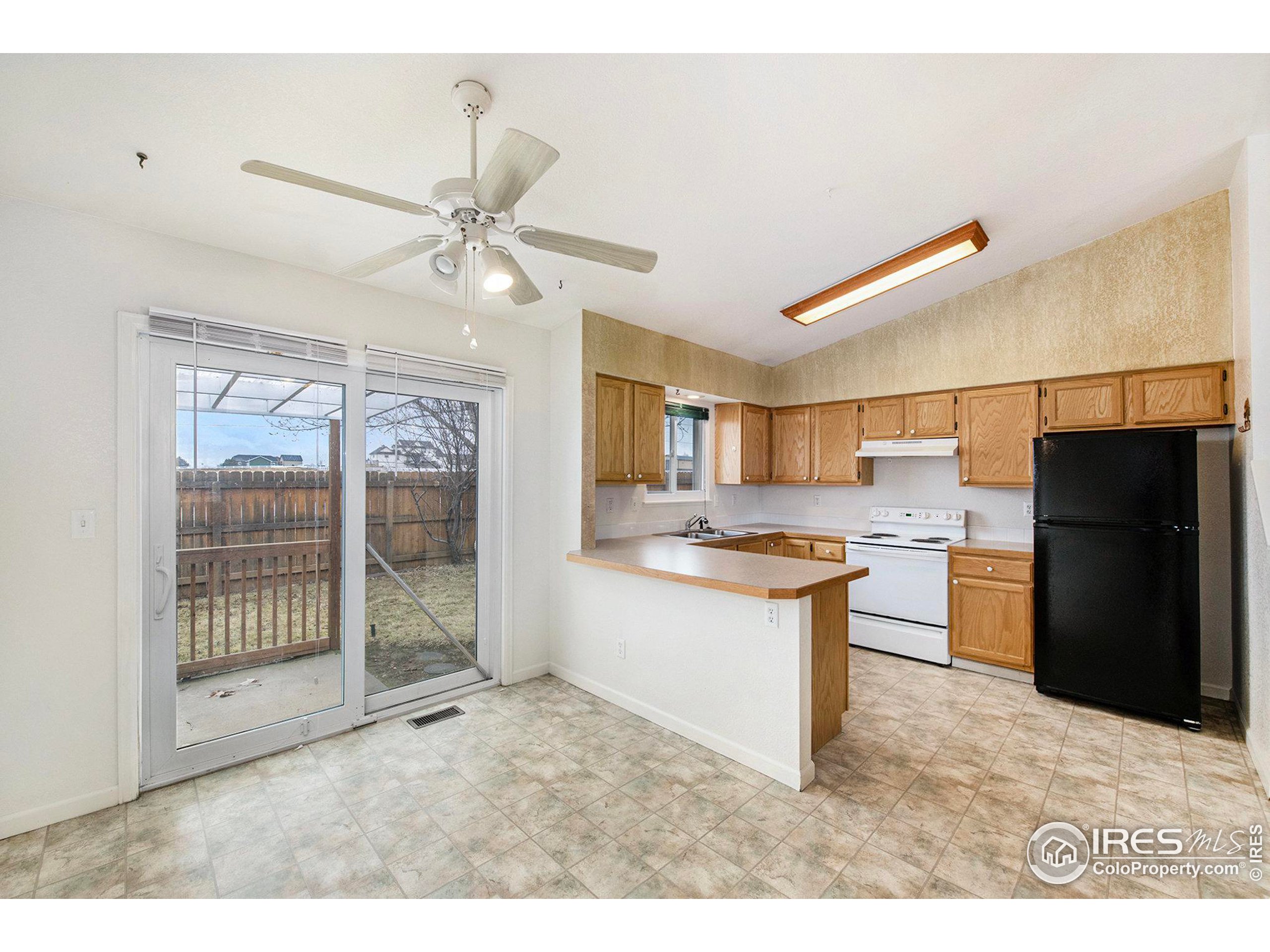 4751 Kings Canyon Dr