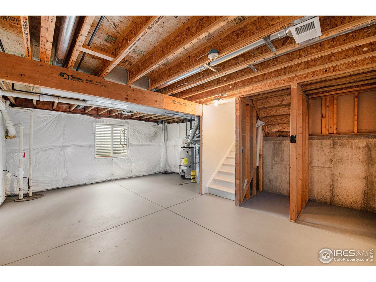 4751 Kings Canyon Dr