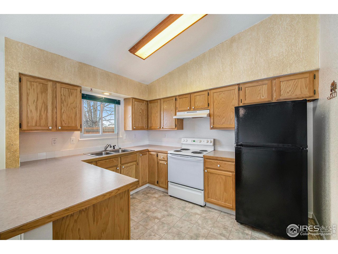 4751 Kings Canyon Dr