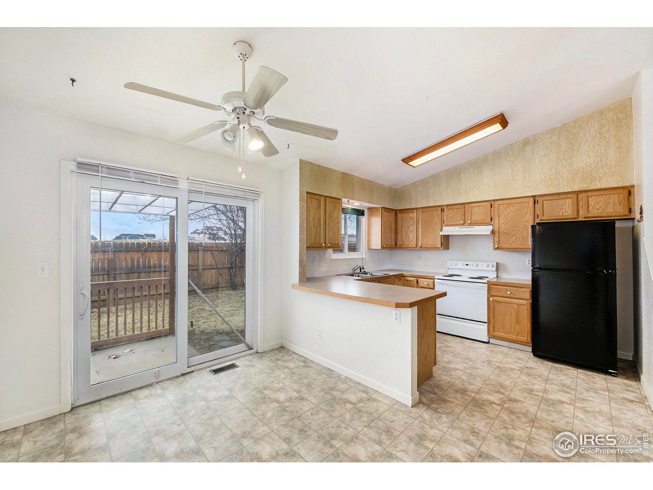 4751 Kings Canyon Dr