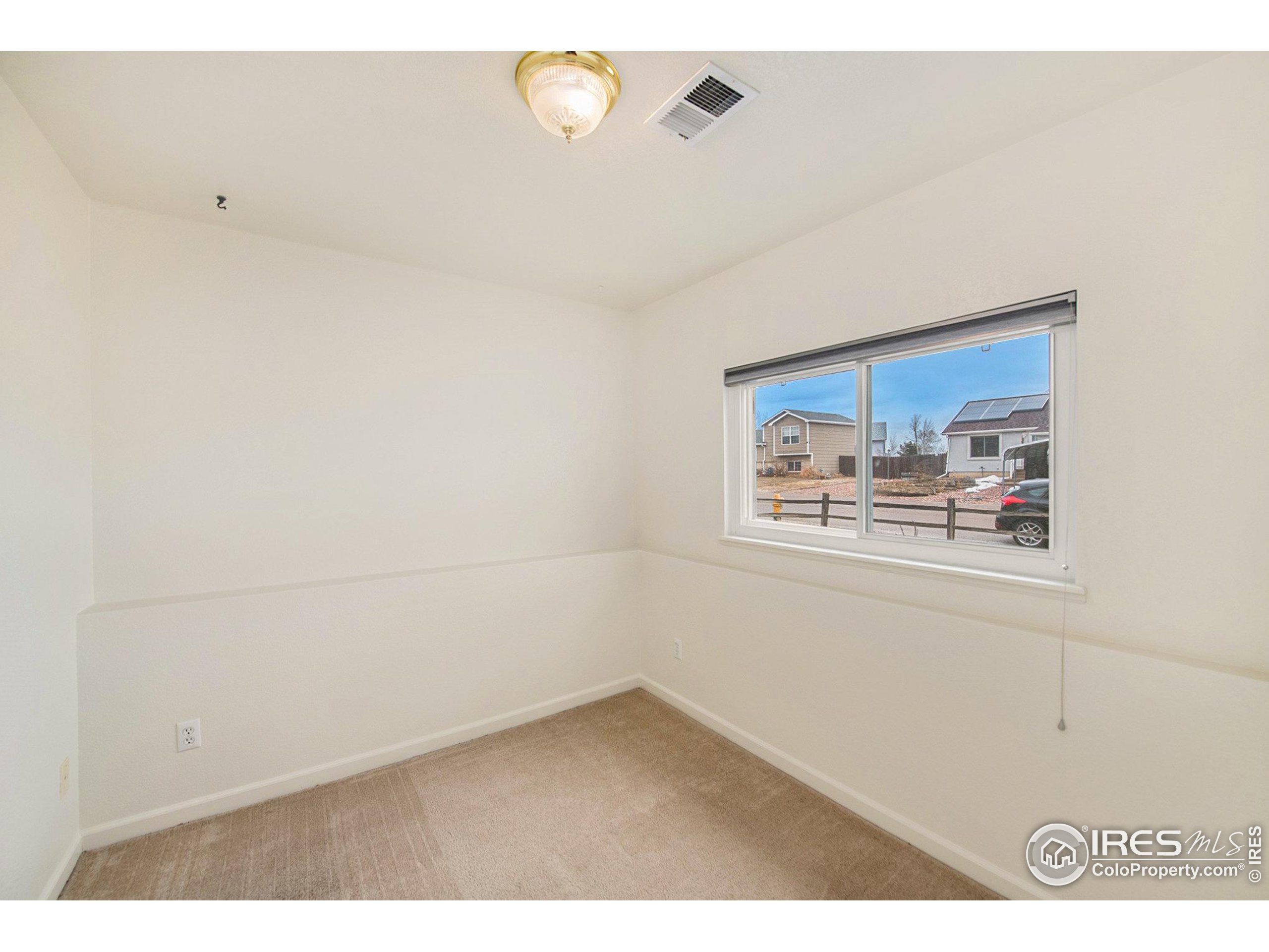 4751 Kings Canyon Dr