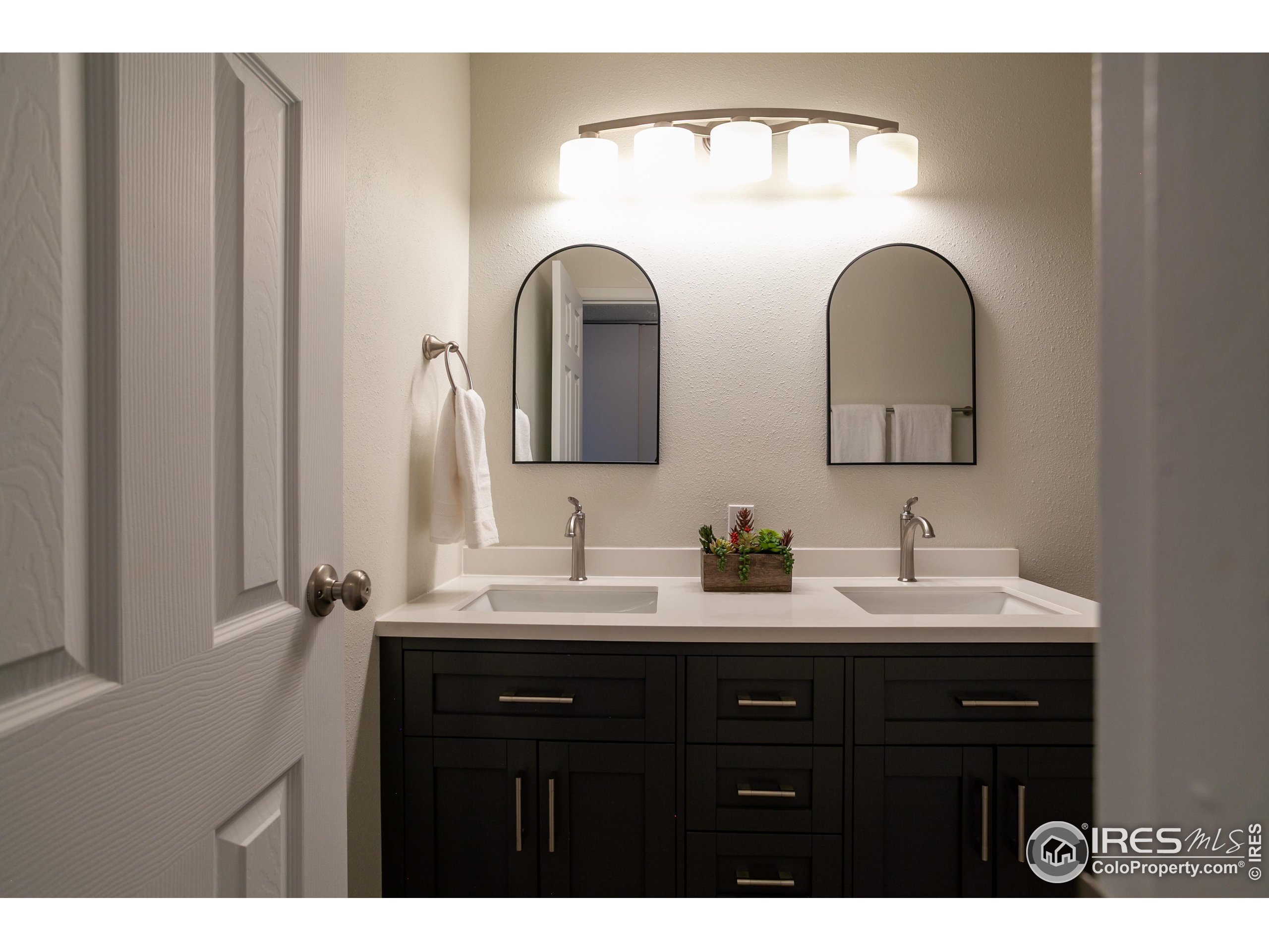 512 E Monroe Dr D420