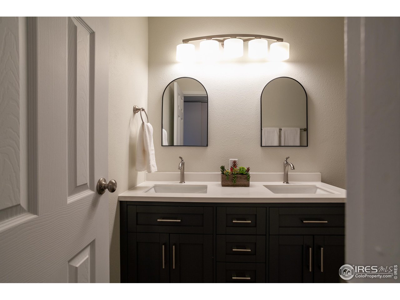 512 E Monroe Dr D420