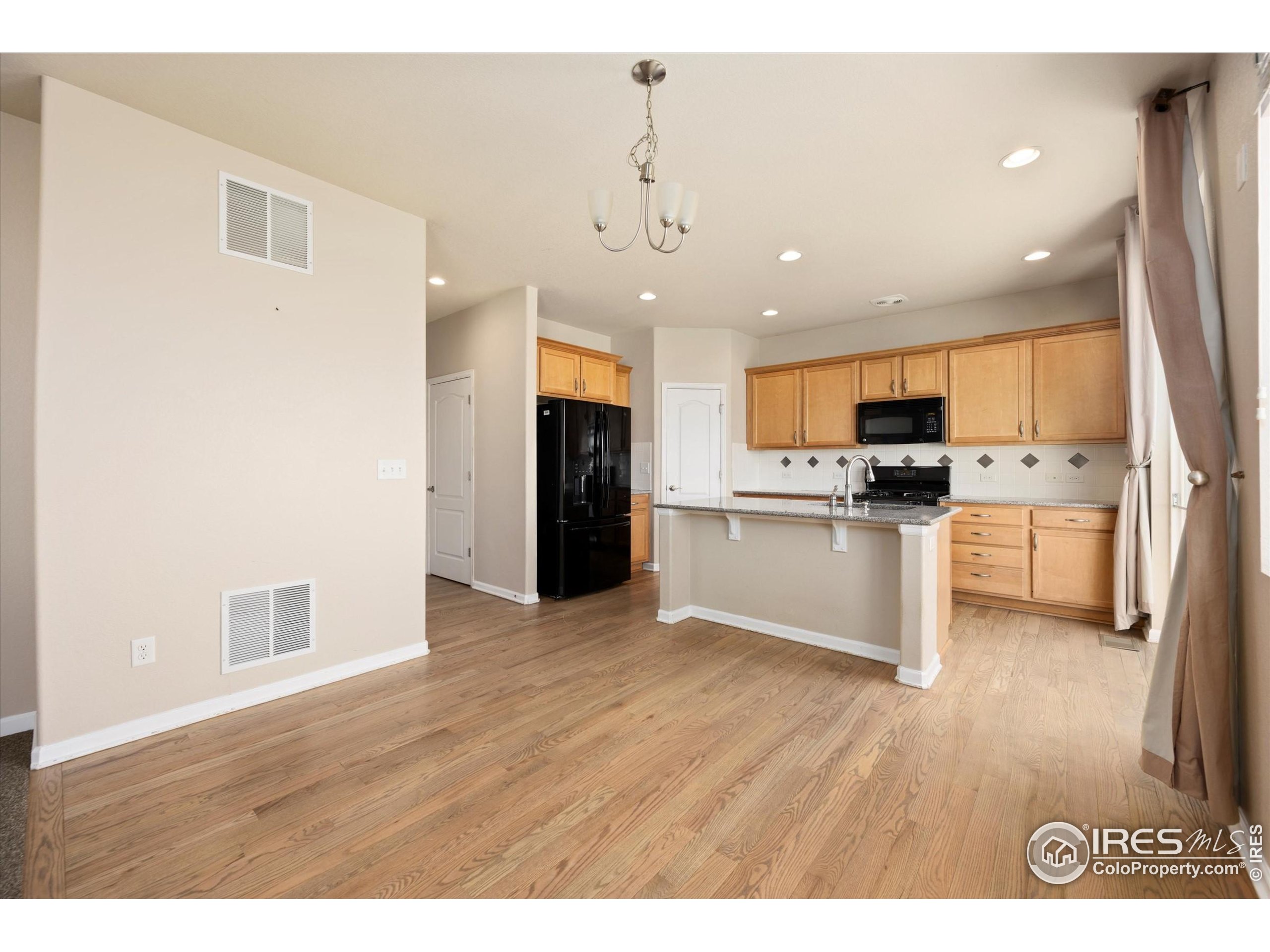 4874 Sandy Ridge Ave