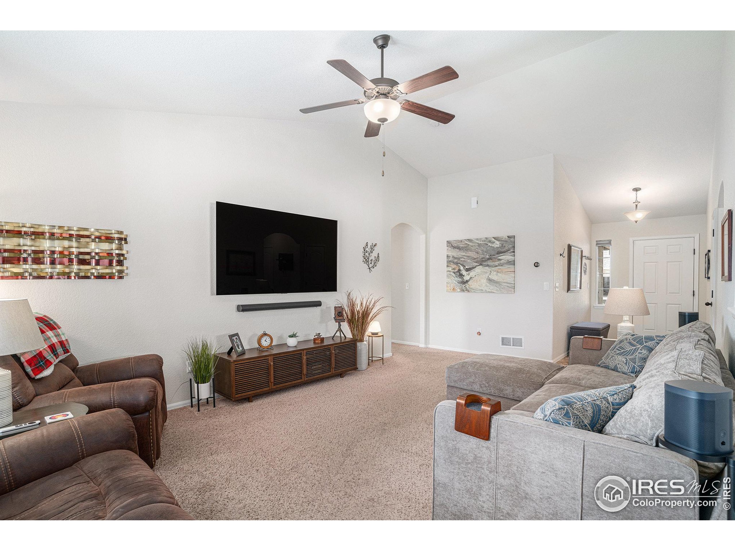 742 Valleybrook Dr