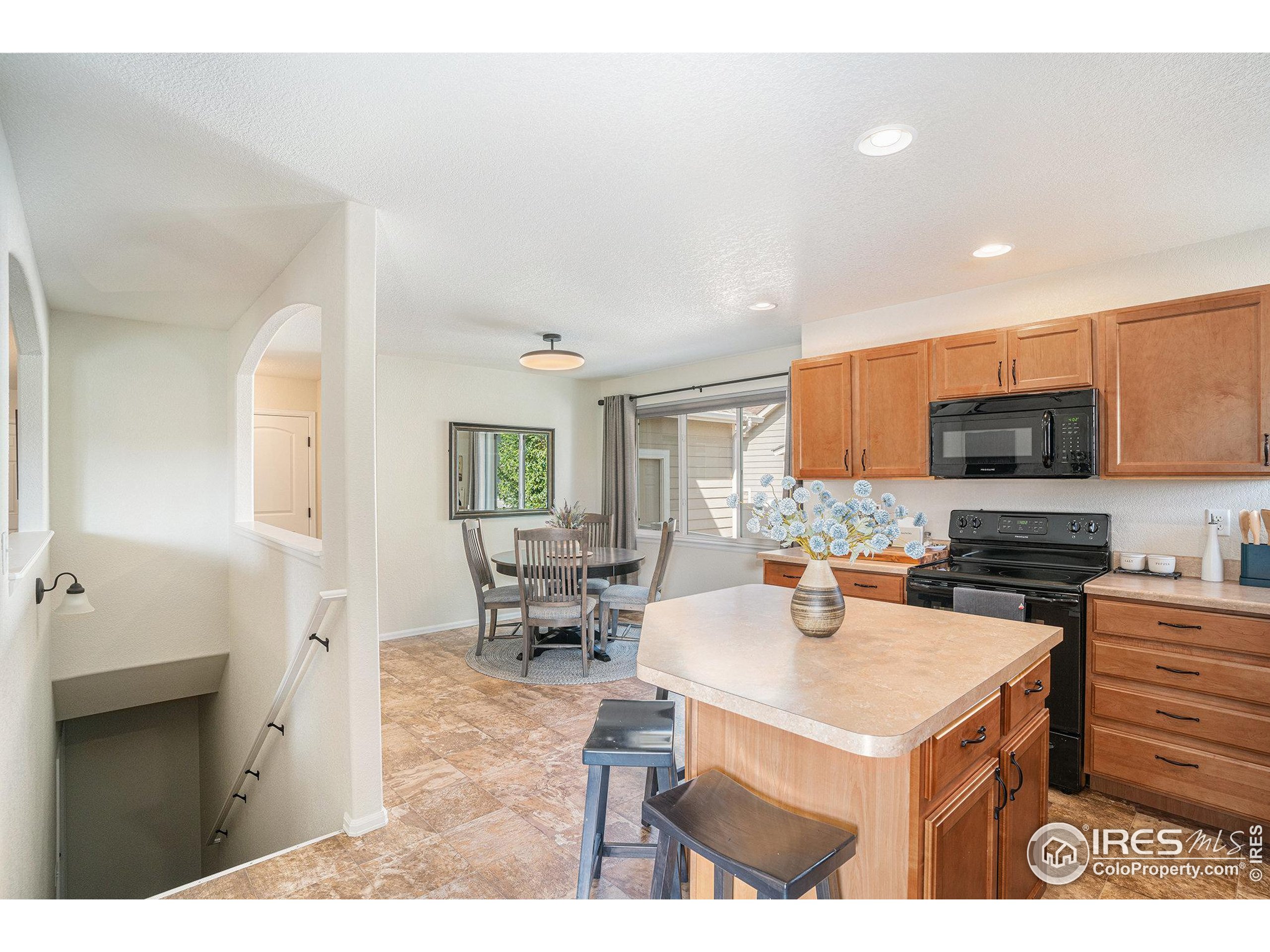742 Valleybrook Dr