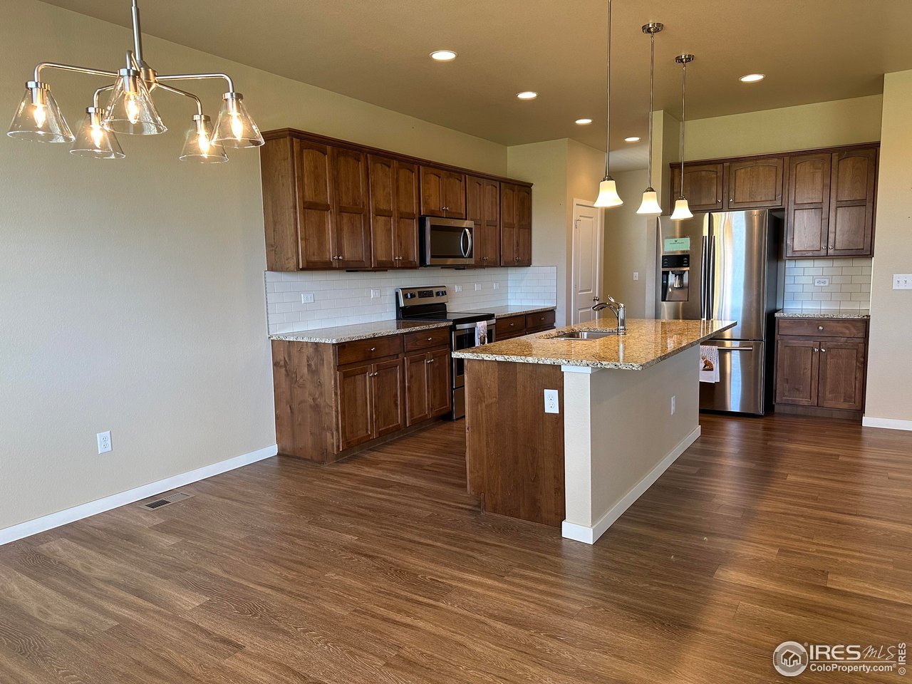 7213 Horsechestnut St