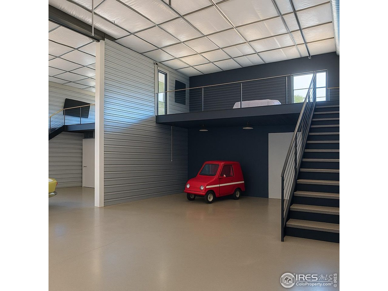 11 NW Frontage Rd 600 & 700-600 & 700