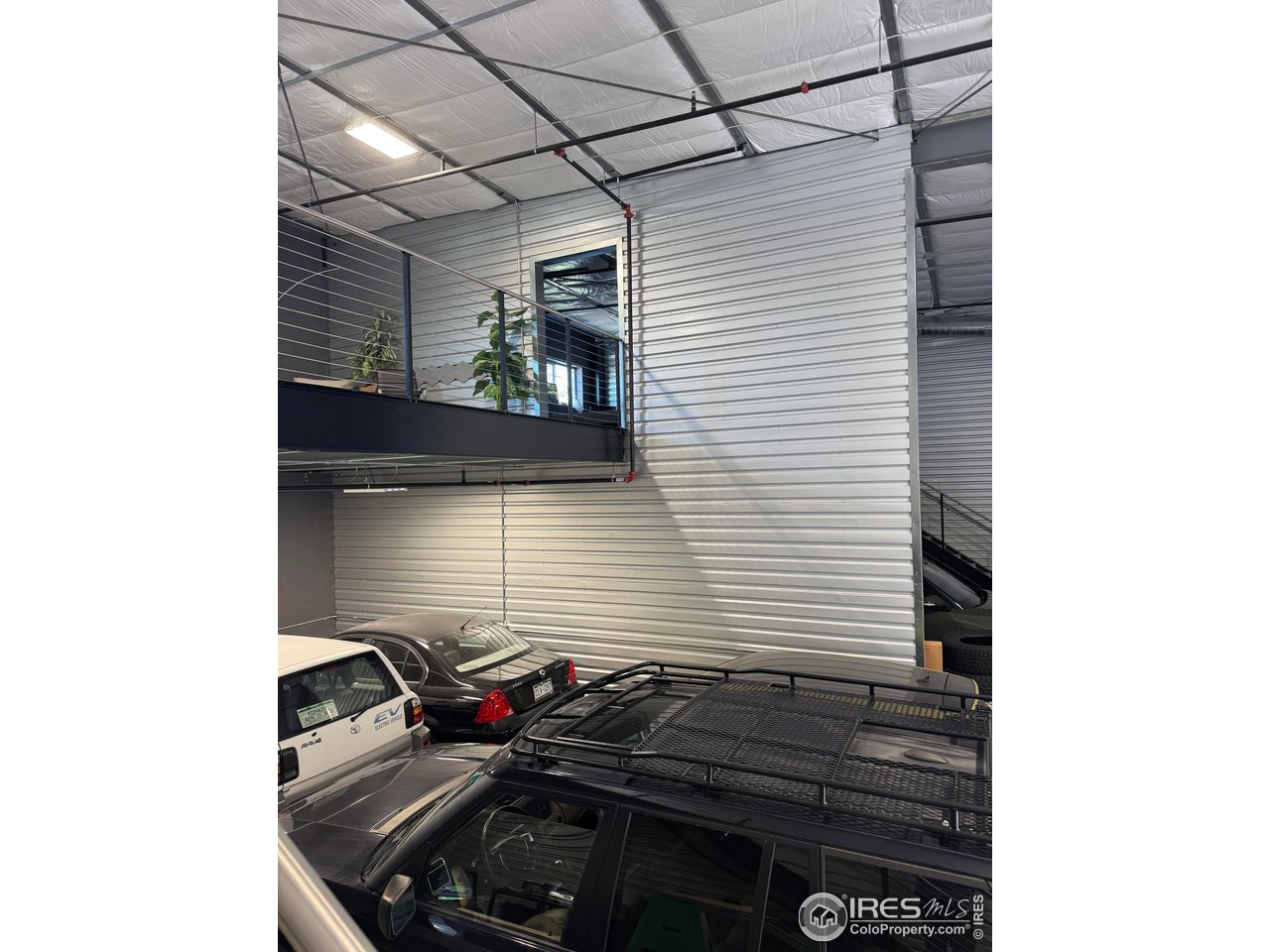 11 NW Frontage Rd 600 & 700-600 & 700