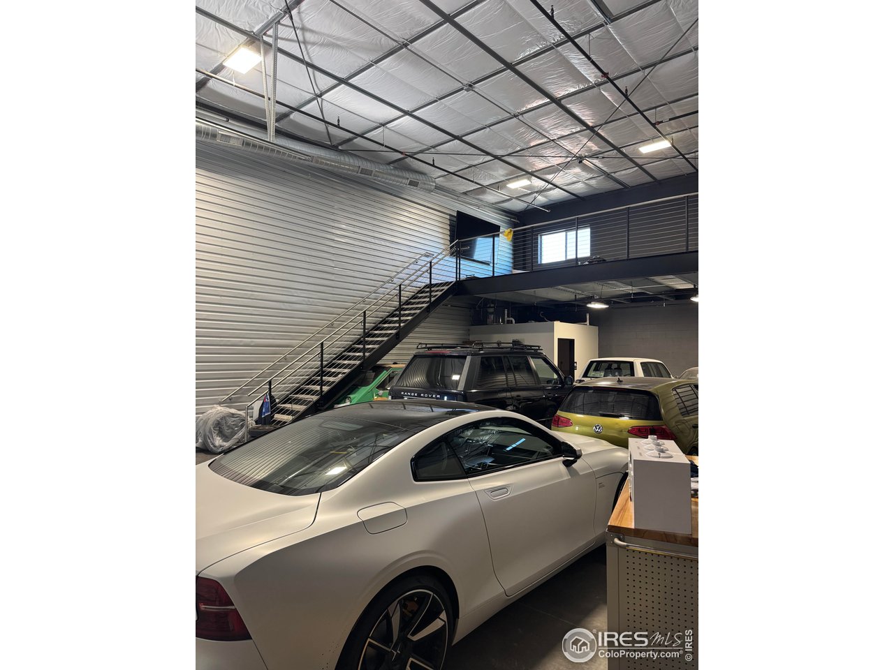 11 NW Frontage Rd 600 & 700-600 & 700