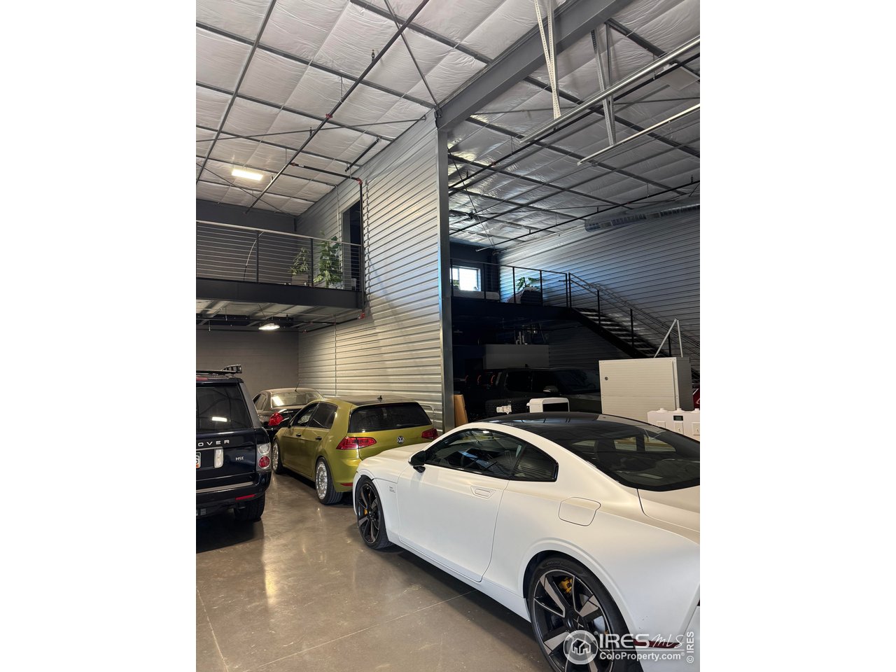 11 NW Frontage Rd 600 & 700-600 & 700