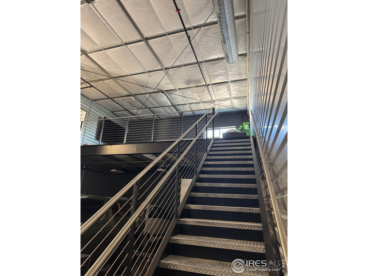 11 NW Frontage Rd 600 & 700-600 & 700