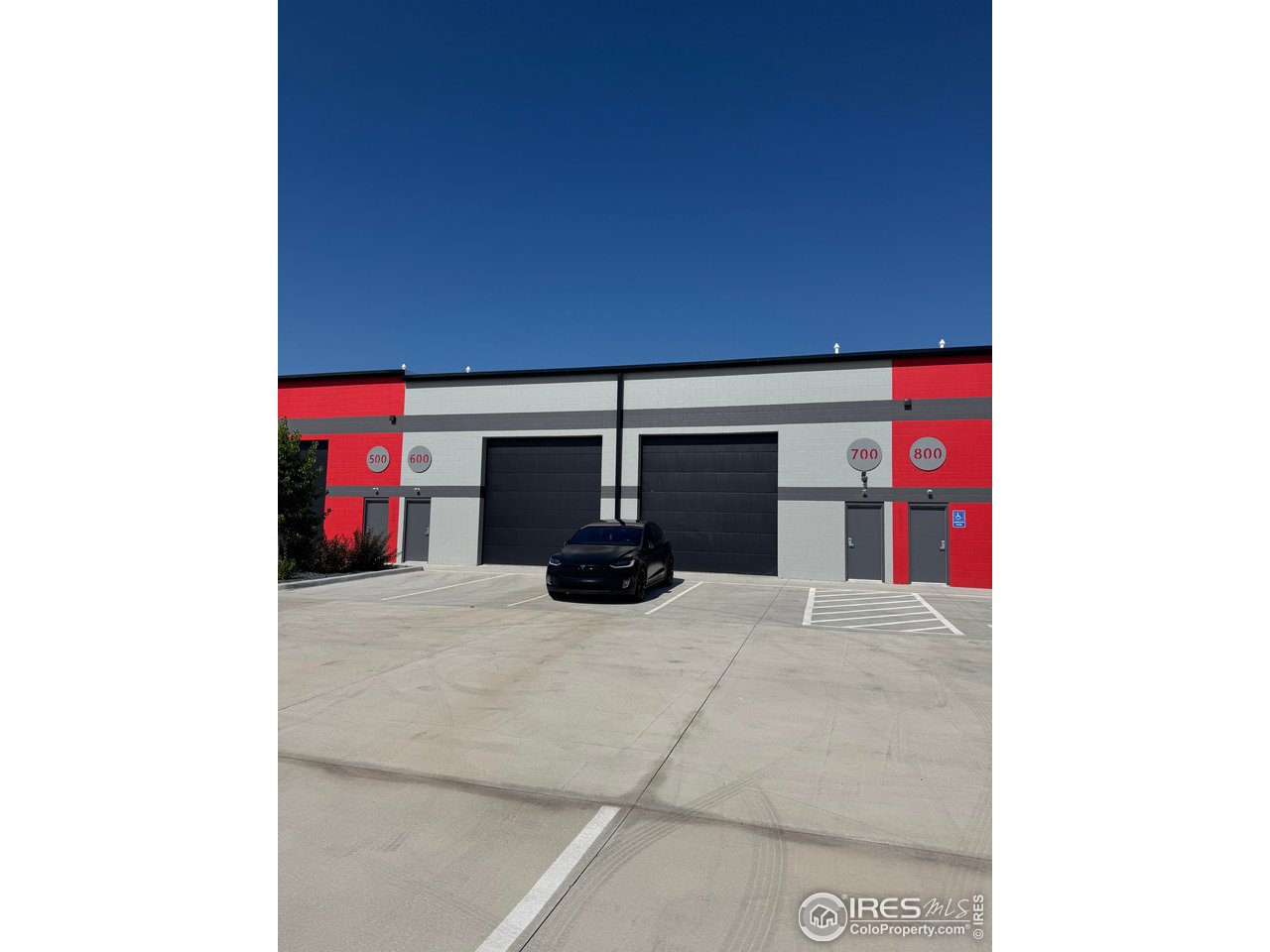 11 NW Frontage Rd 600 & 700-600 & 700