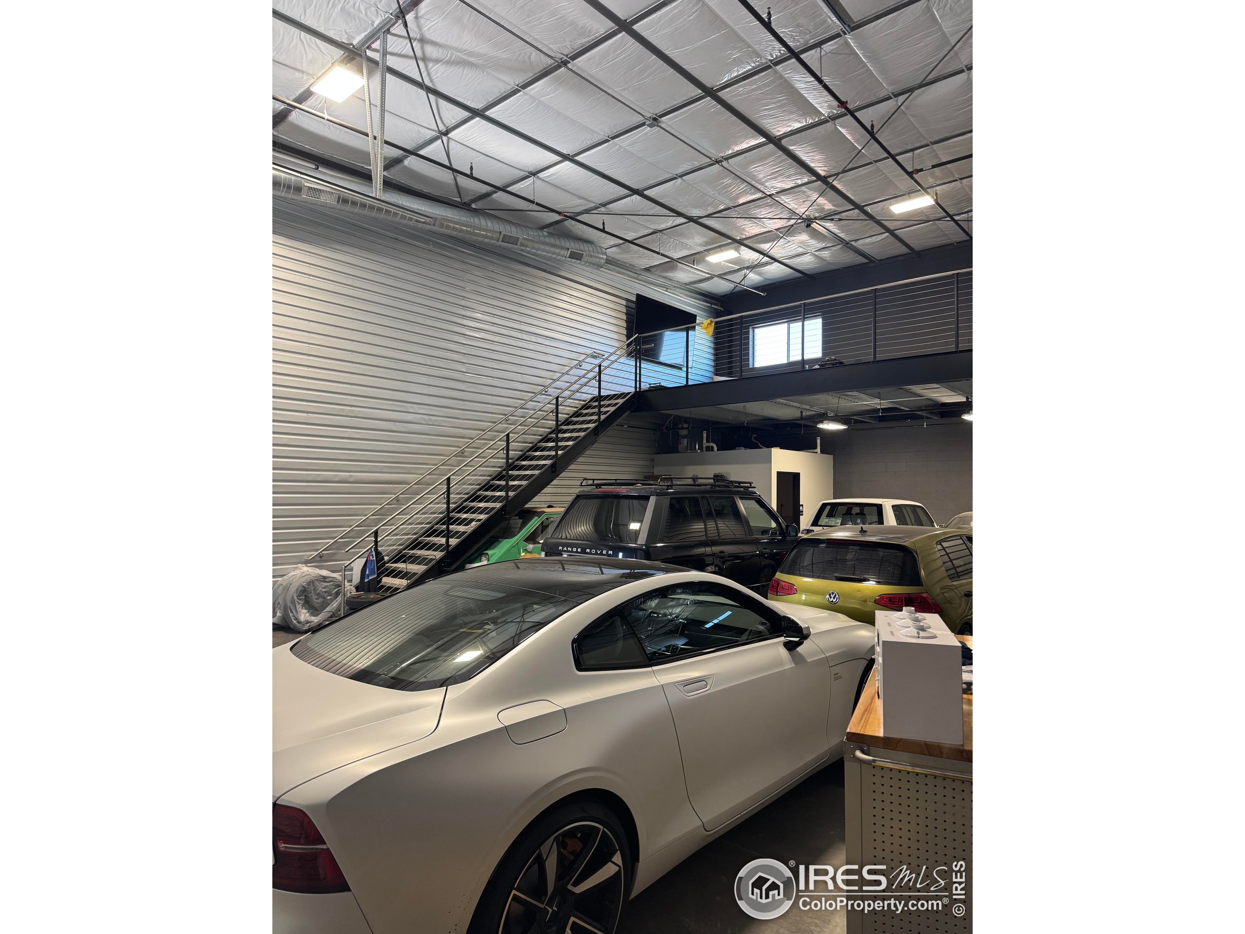 11 NW Frontage Rd 600 & 700-600 & 700