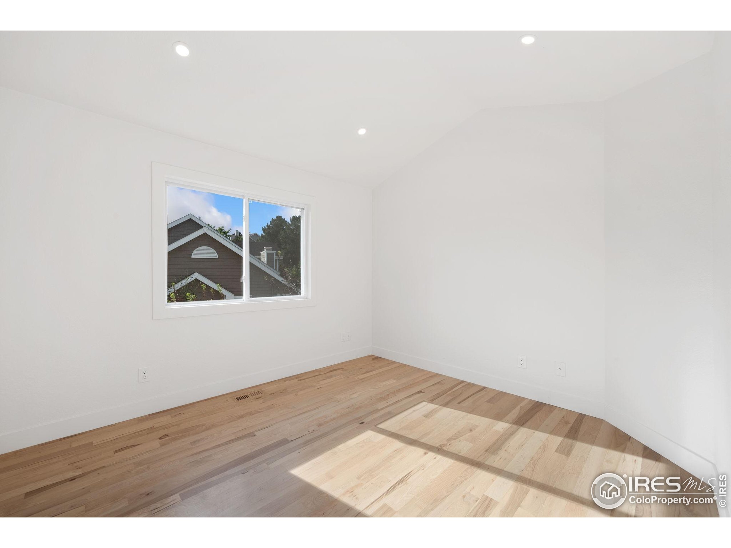 1012 Hobson Ct