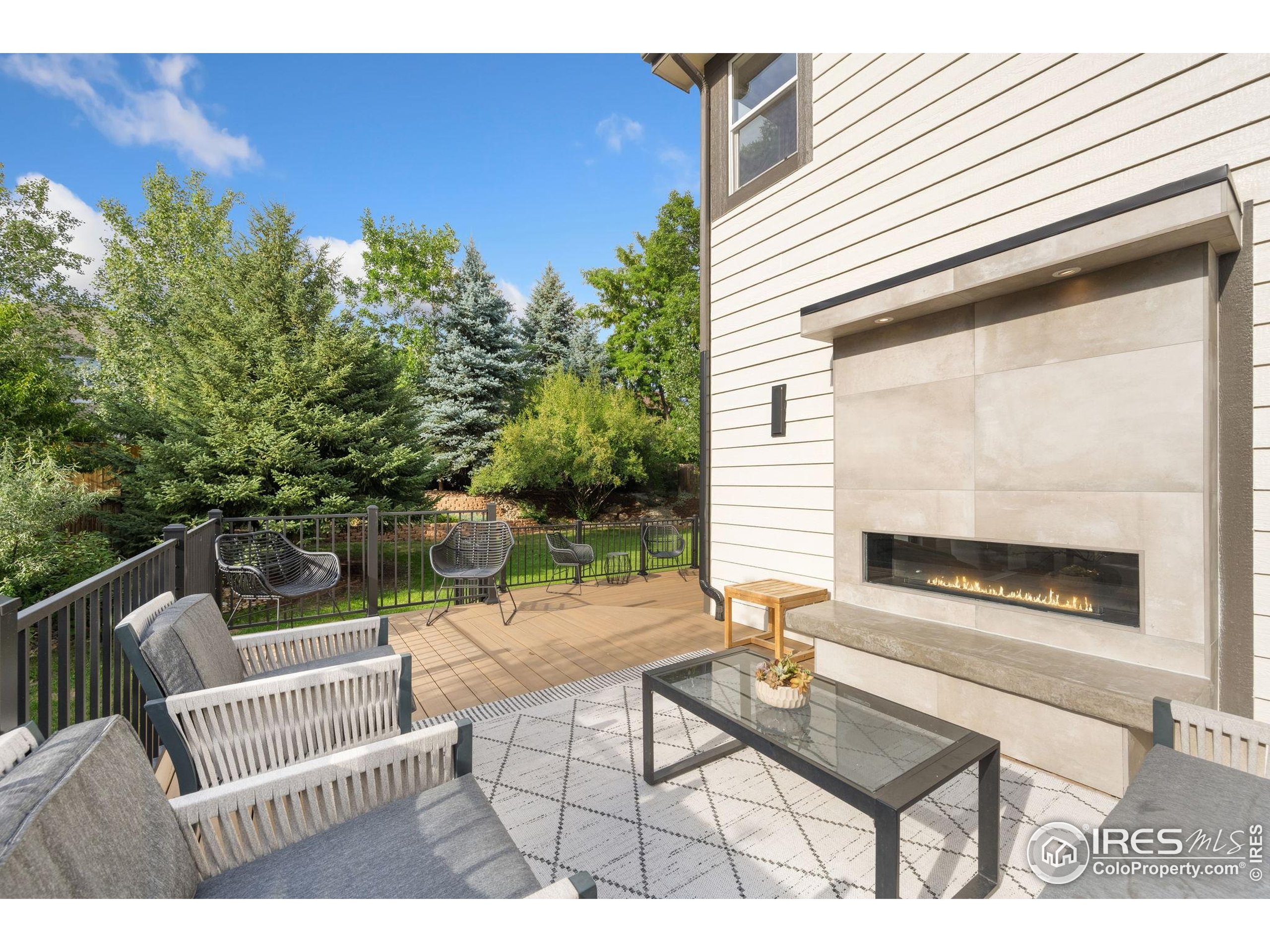 1012 Hobson Ct