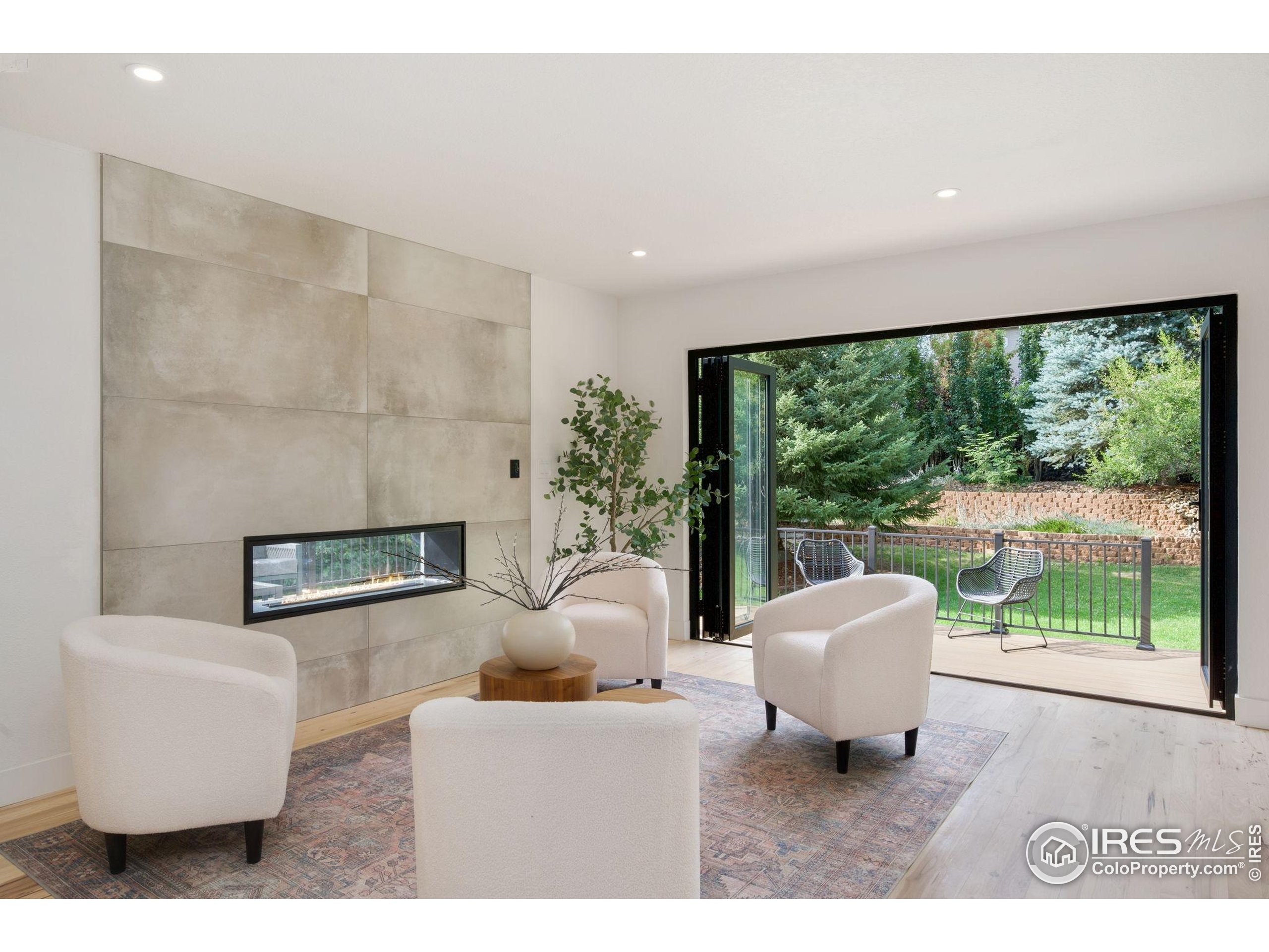 1012 Hobson Ct