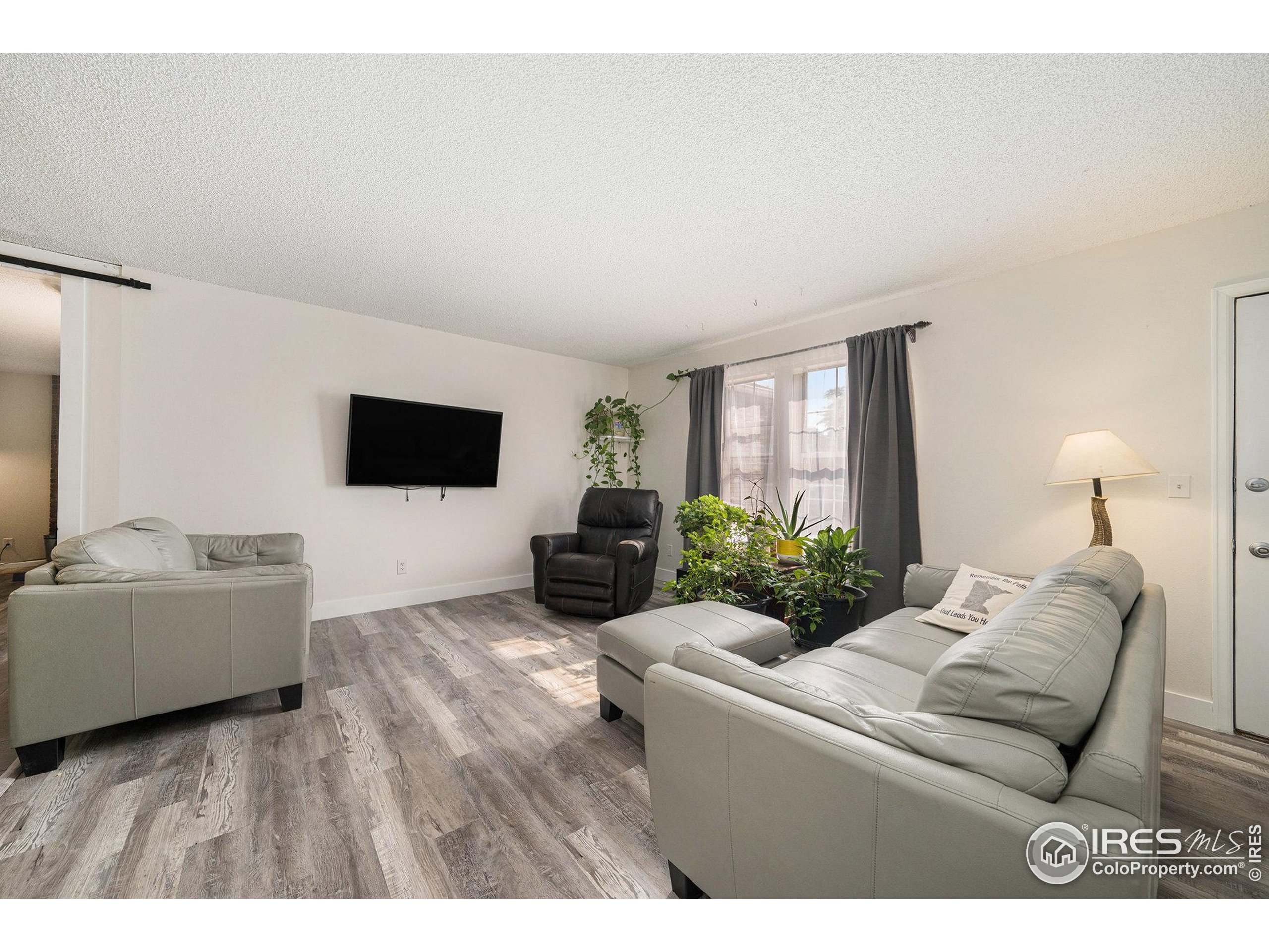 229 Blossom Dr