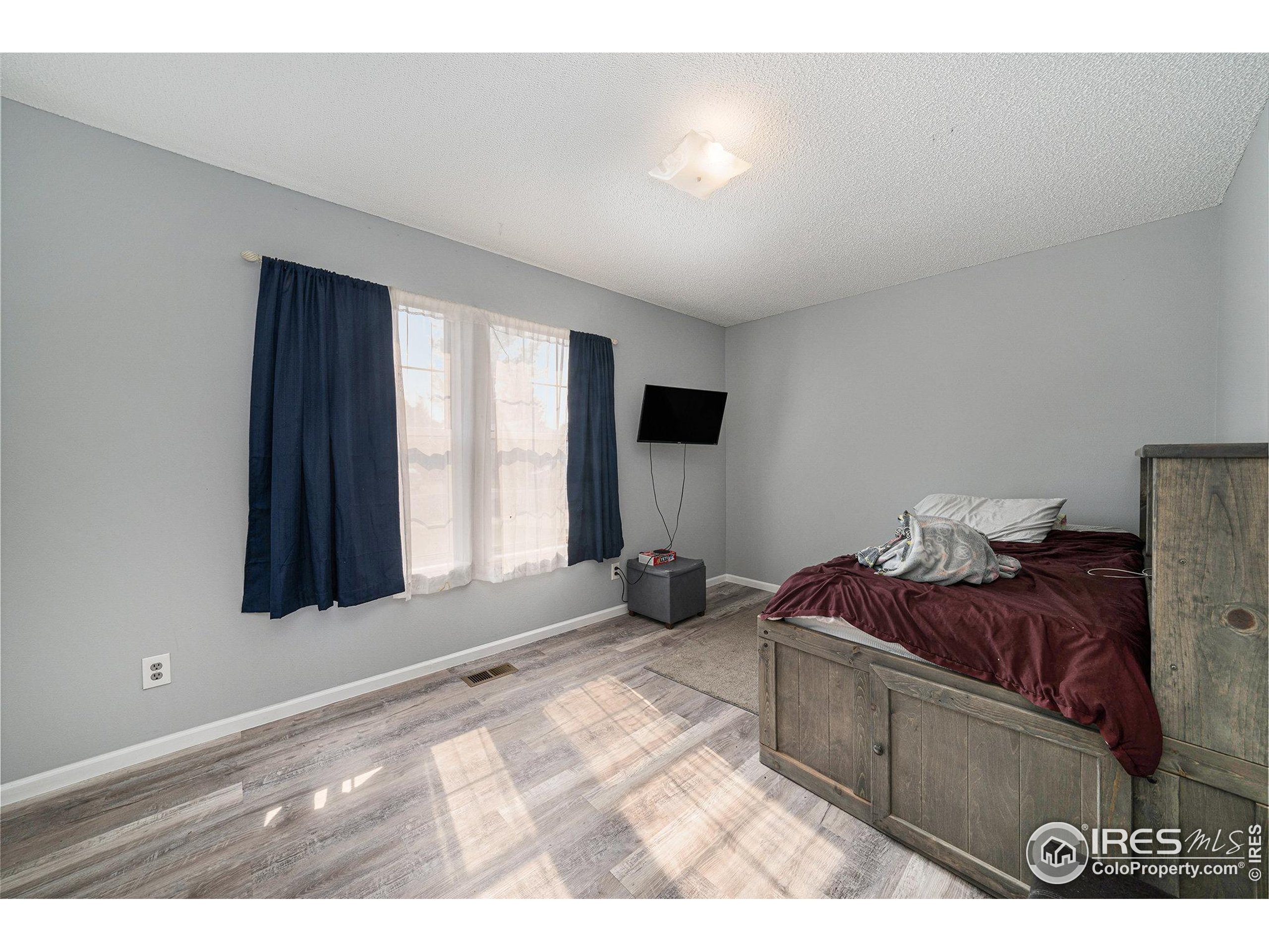 229 Blossom Dr