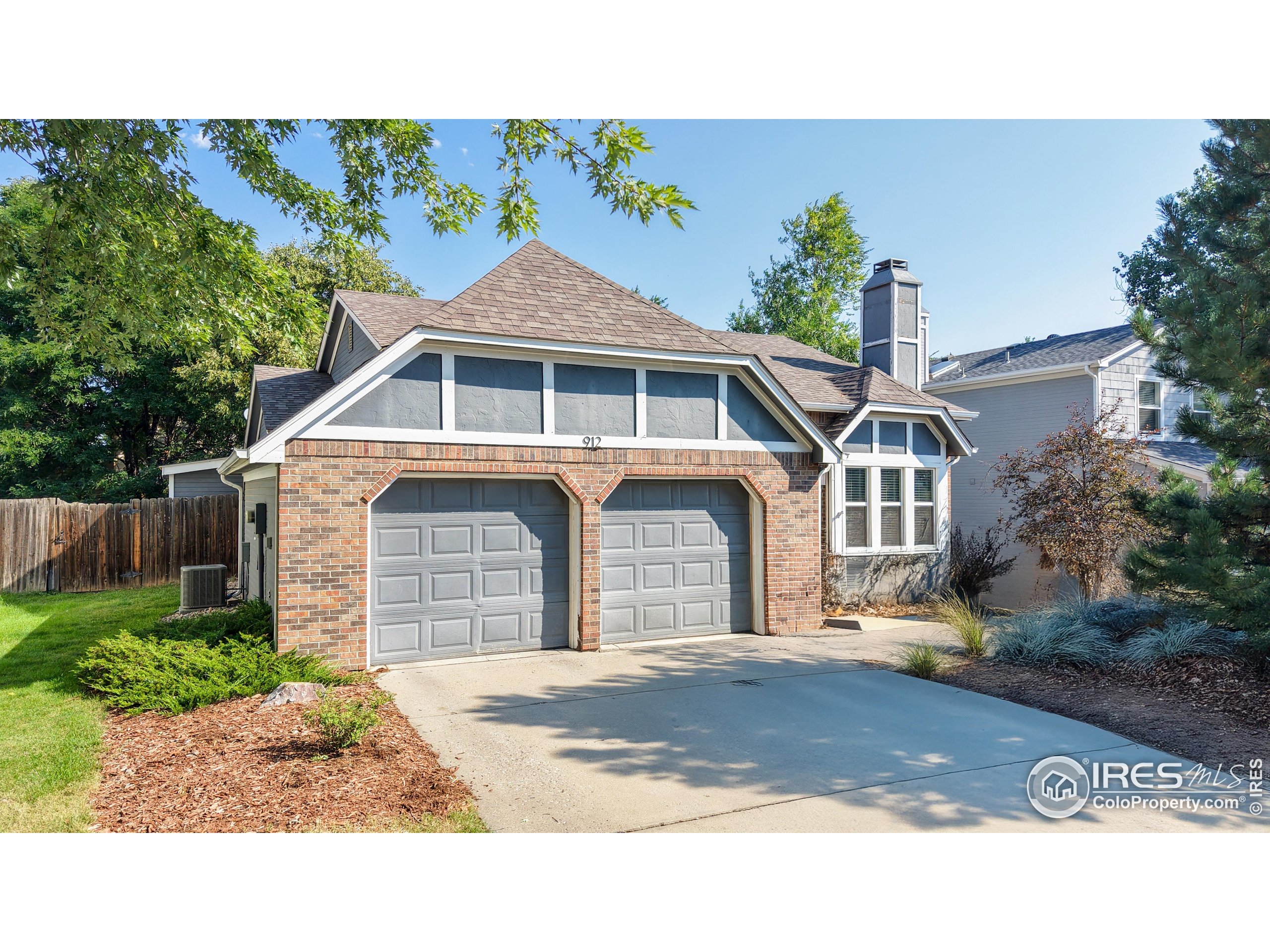 912 Butte Pass Dr