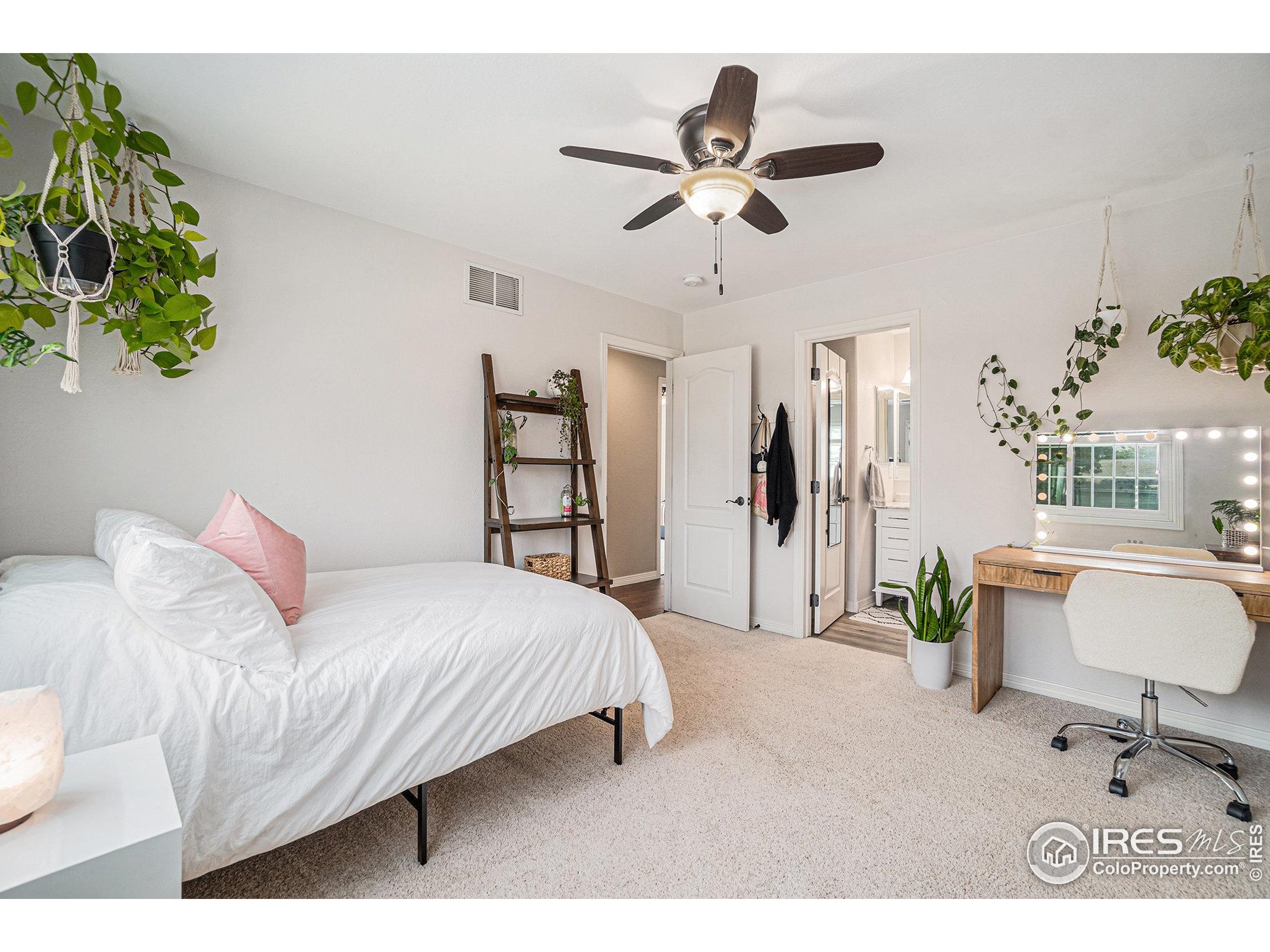 5403 Golden Willow Dr