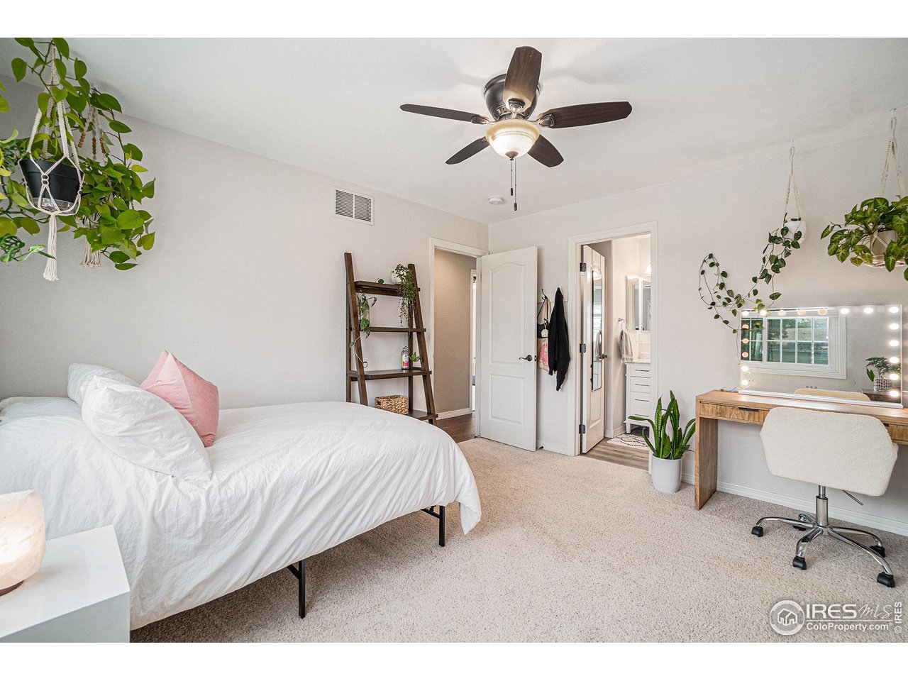 5403 Golden Willow Dr