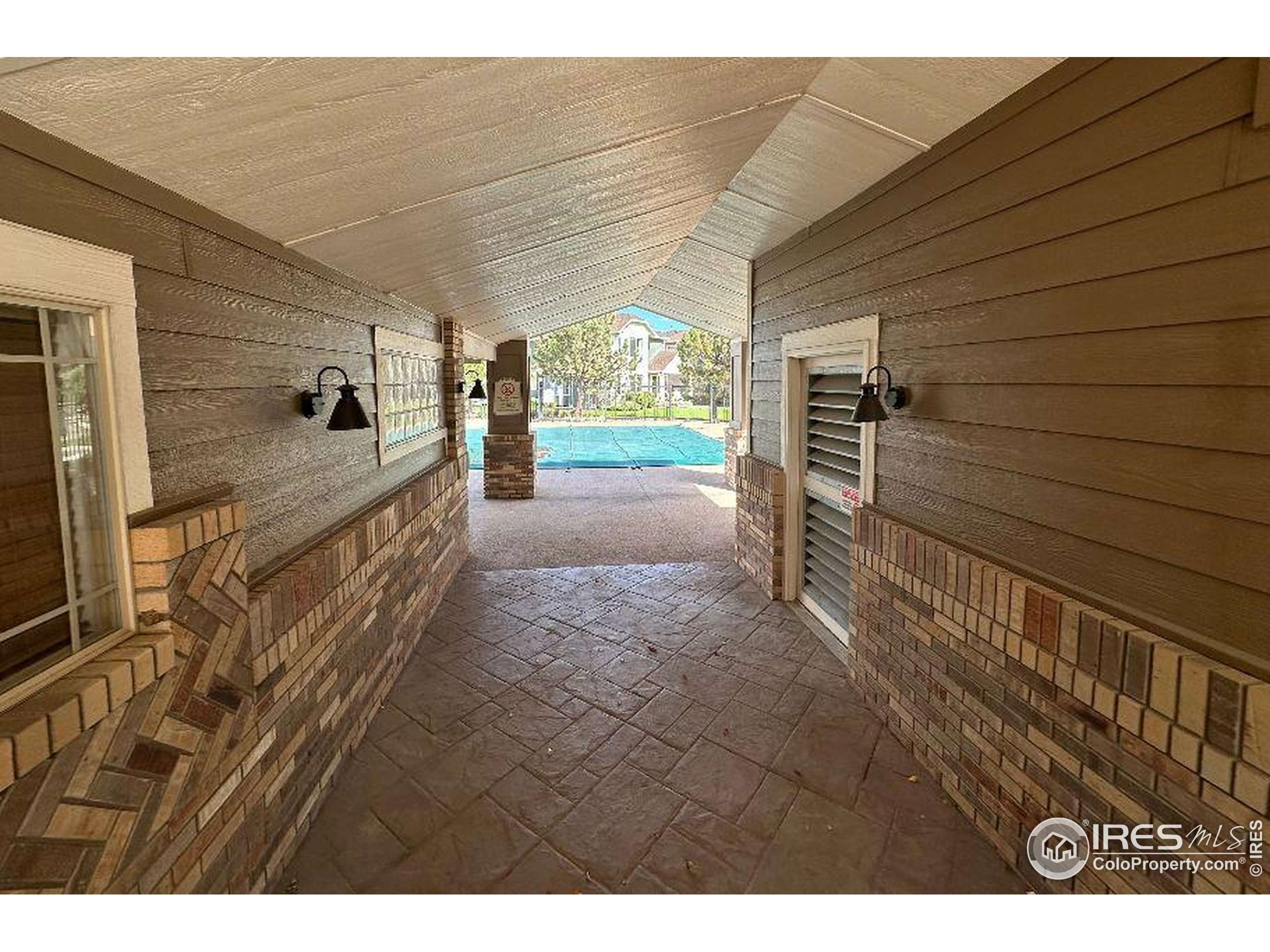 3453 Rhea Dr