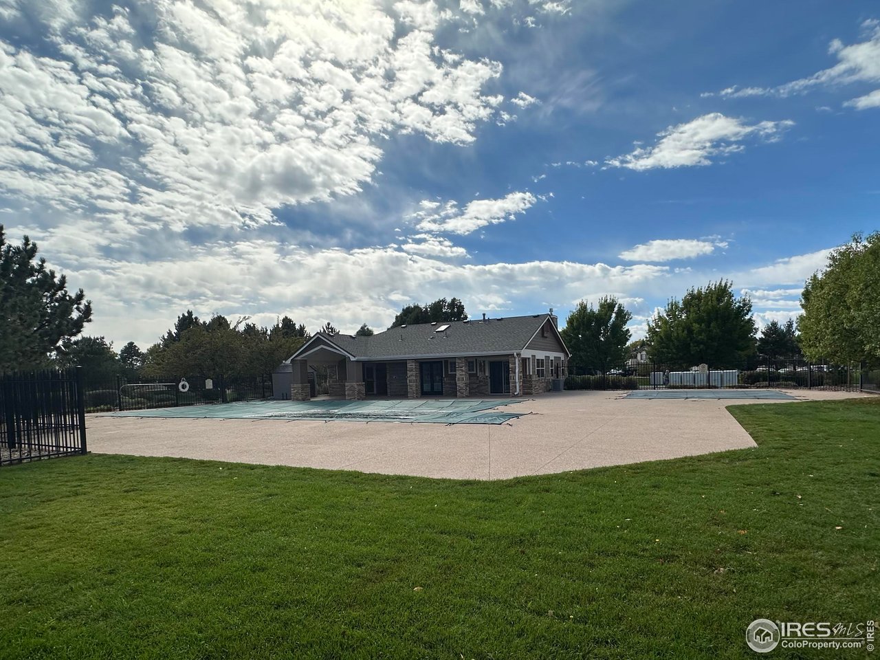 3453 Rhea Dr