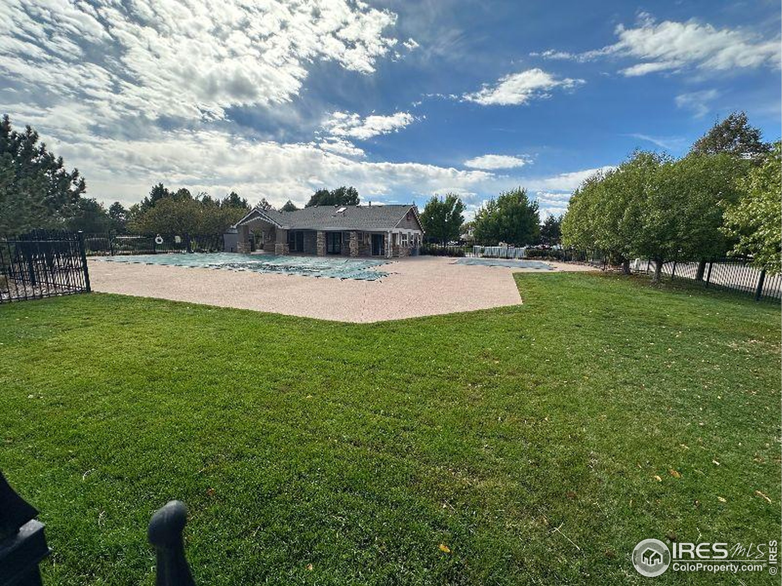 3453 Rhea Dr