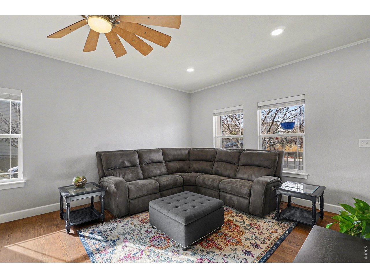 844 Cliffrose Way