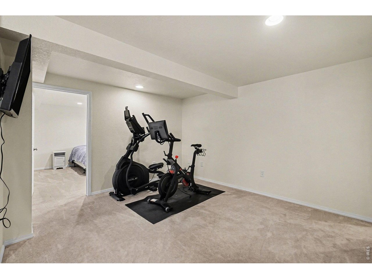 844 Cliffrose Way