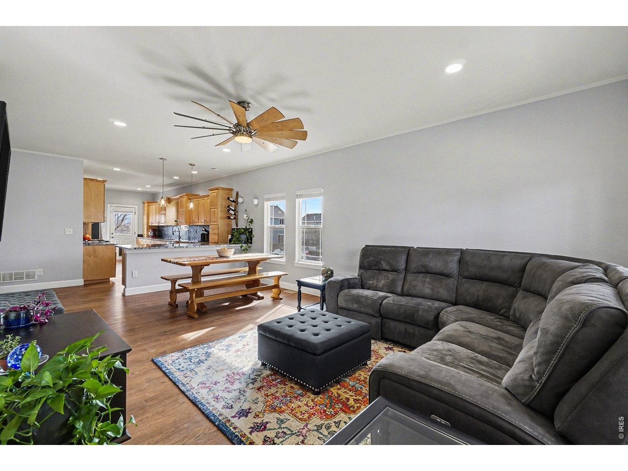 844 Cliffrose Way
