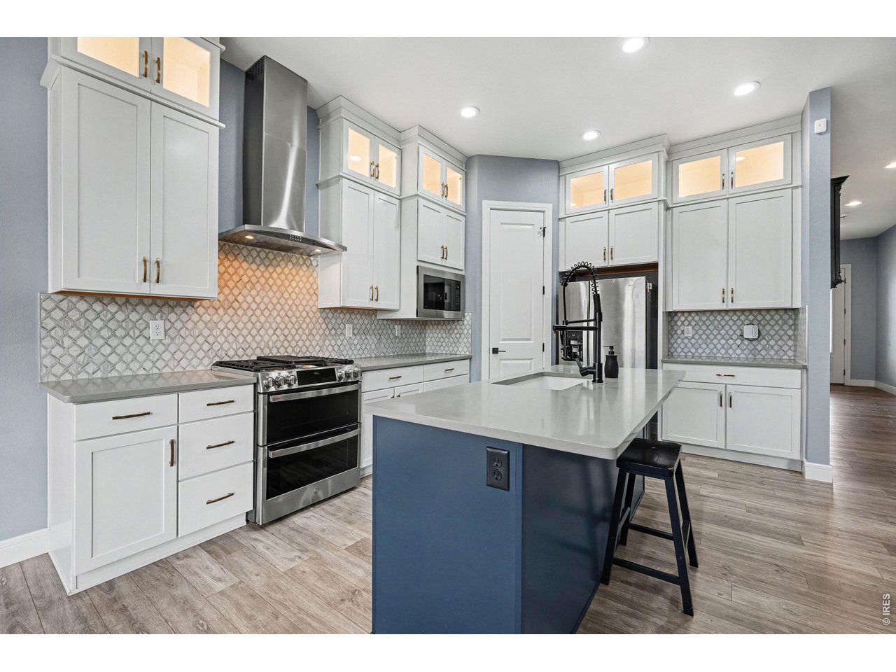 250 Sutherland Dr