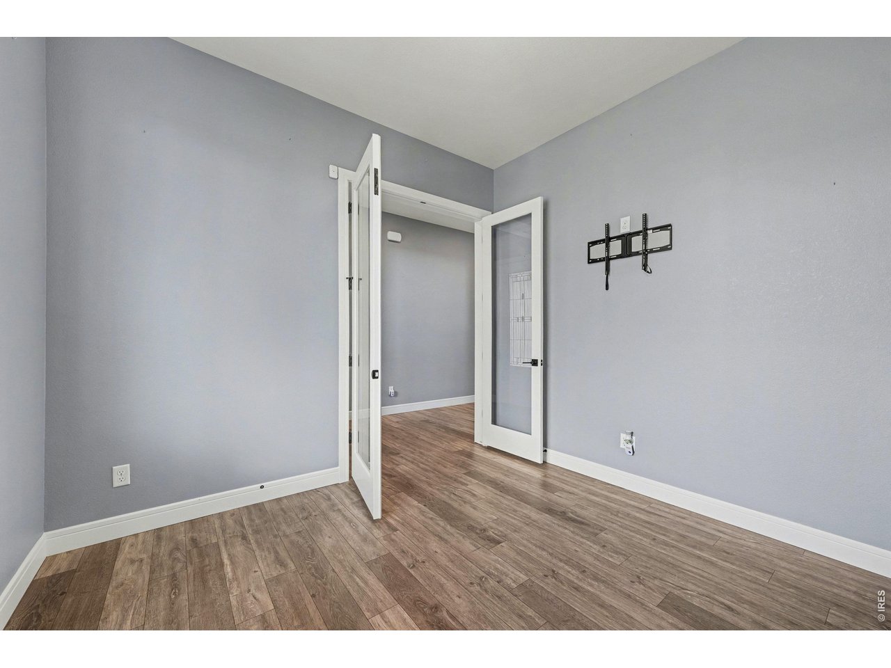 250 Sutherland Dr