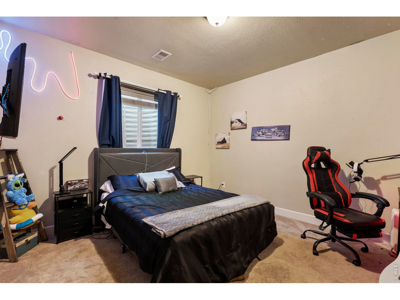 882 Jenny Ln