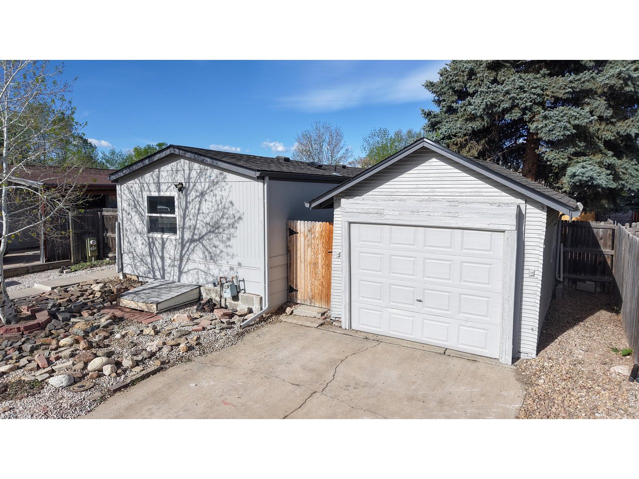 8413 Peakview Dr