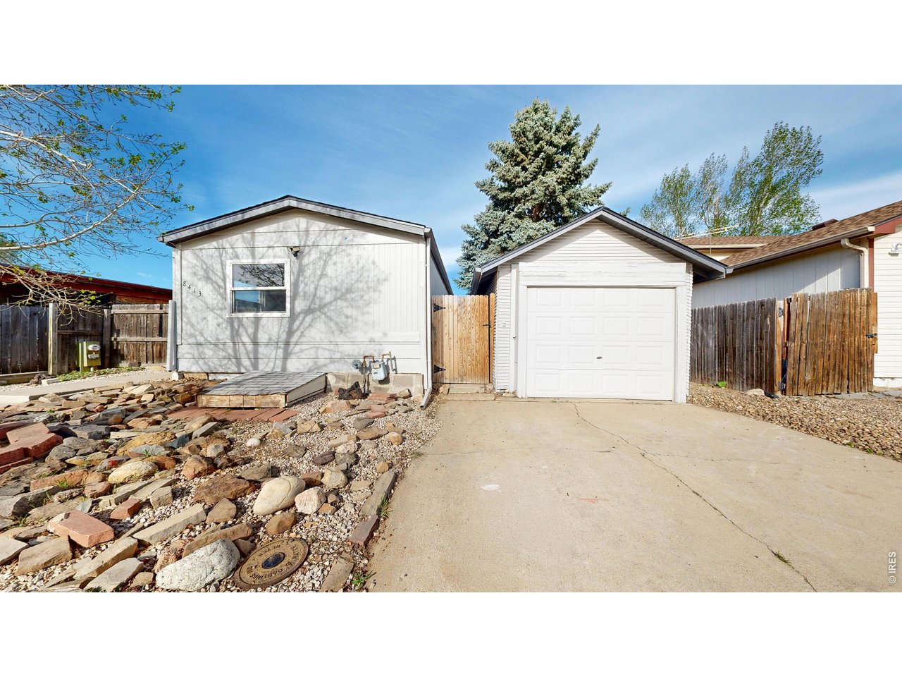 8413 Peakview Dr