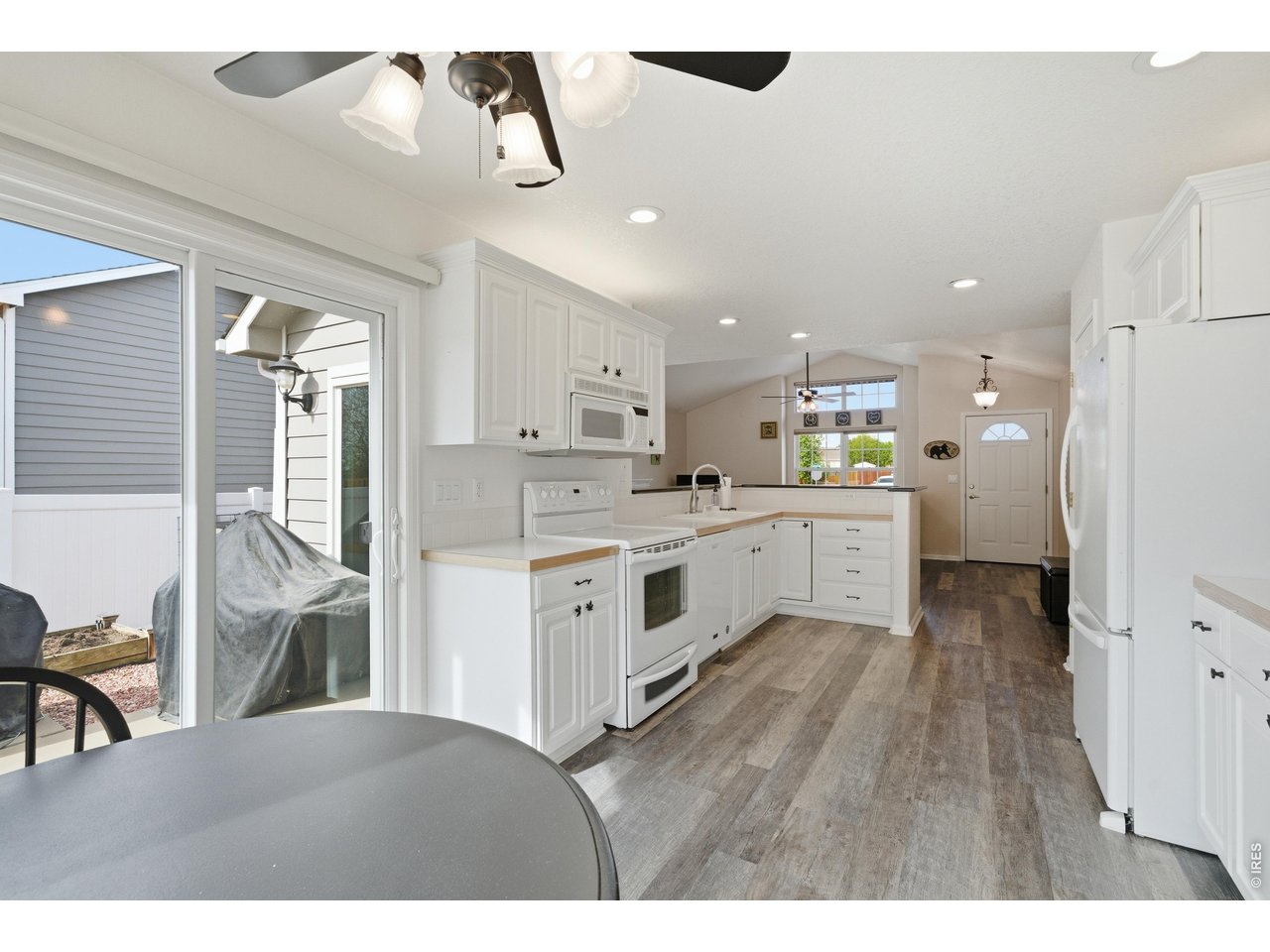 3412 Santa Fe Ave