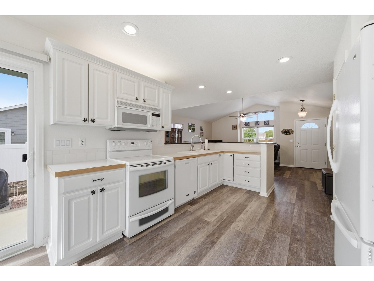 3412 Santa Fe Ave