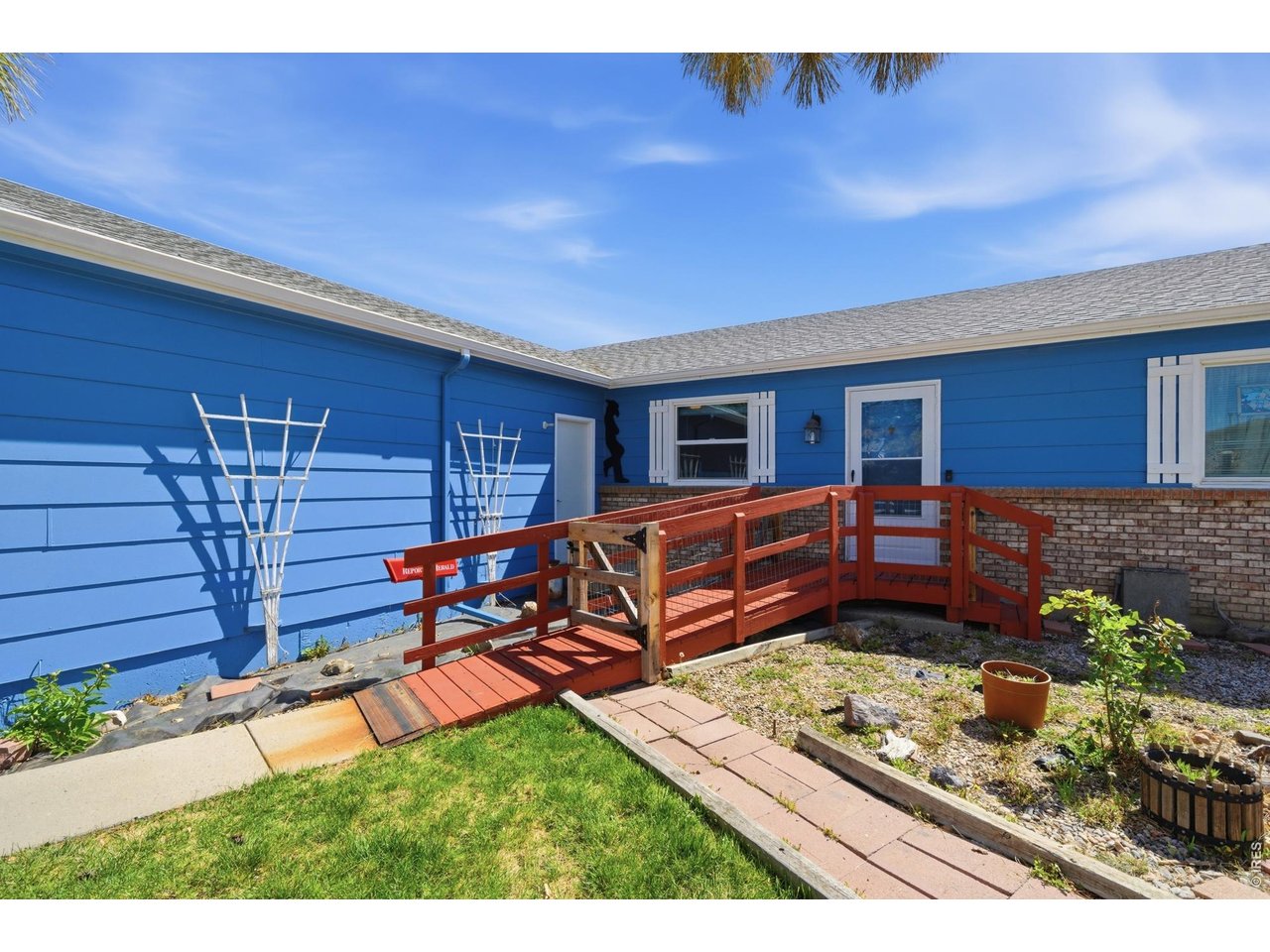 3726 Conifer Dr