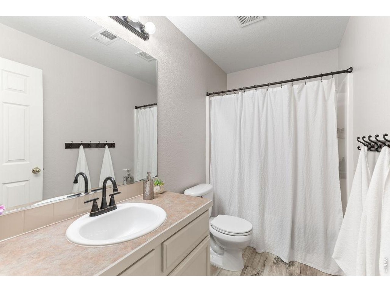 2515 Thoreau Dr